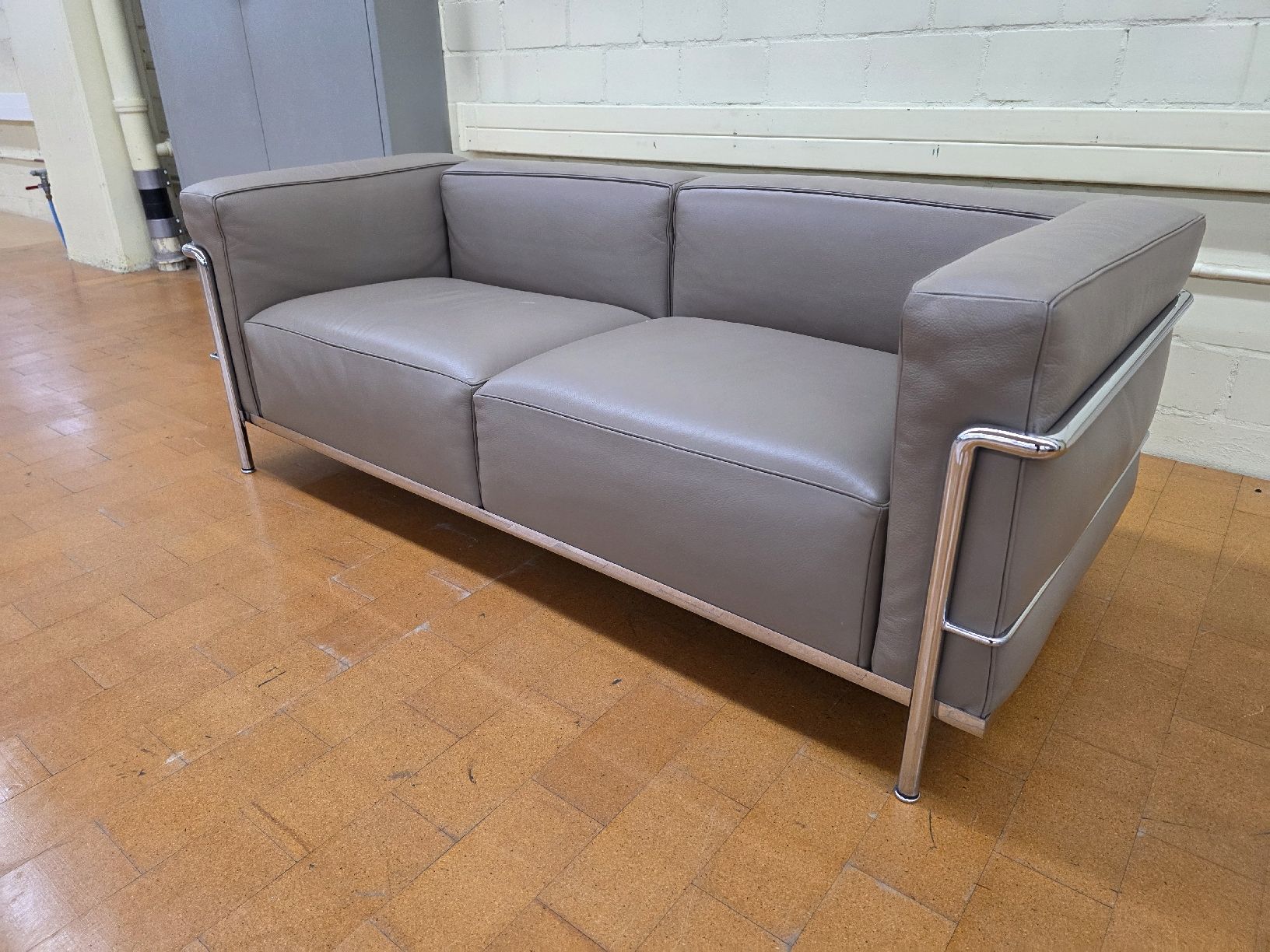 Cassina Divani: Original Cassina LC3 Sofa Le Corbusier Leder – Usato da Lichtensteig venduto da Polsterwerk 1