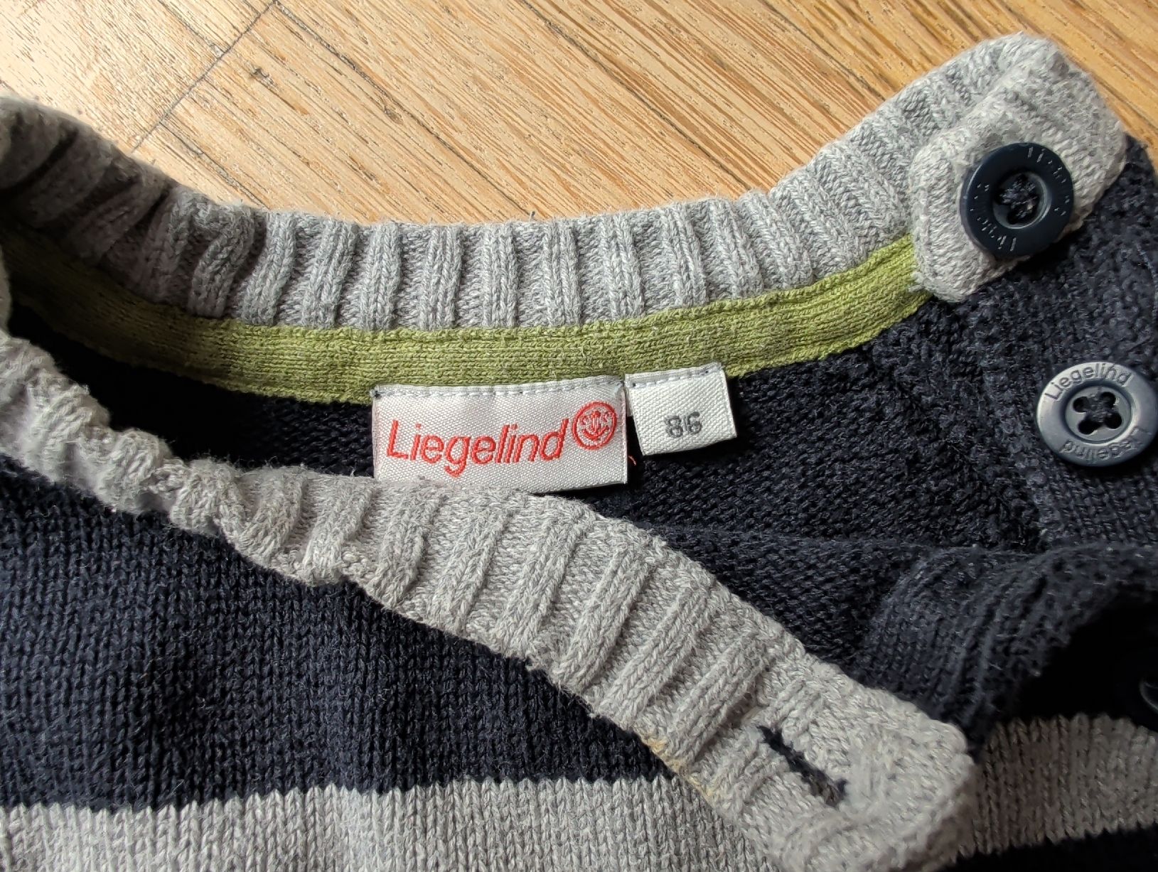 Lotti & Set di vestiti: Kinderkleider mir Pullover und 3 Body Grösse 86 – Usato da Zürich venduto da Spif 1