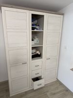 Kinder Kleiderschrank und Wickelkomode