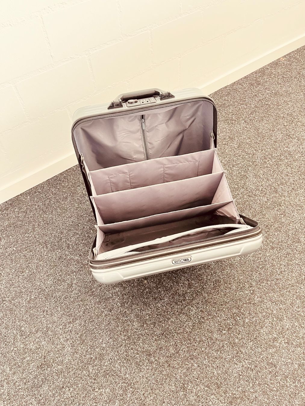 Rimowa Valigie: RIMOWA Cabin-/Business-/Compact-Koffer – Usato da Pfäffikon ZH venduto da thefifthminority 2
