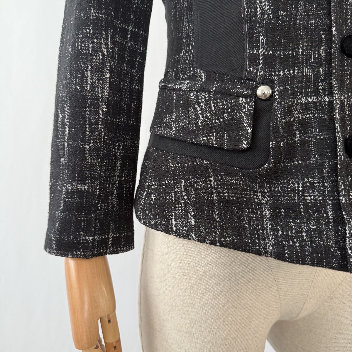 High Giacche: HIGH Every Day Couture Light Jacket – Nuovo (secondo la descrizione) da Emmen venduto da Avviivva_Com2023 1