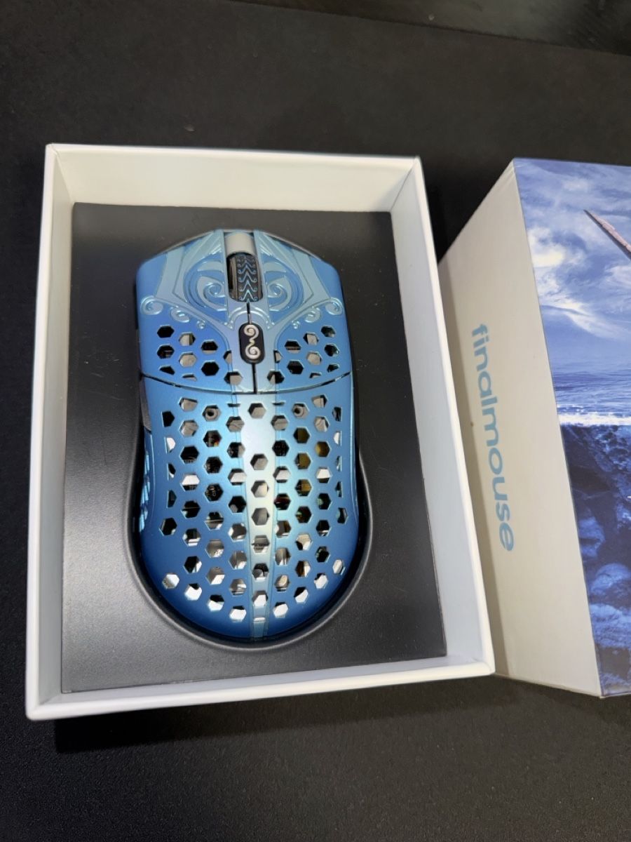 Mouse: Finalmouse Starlight-12 Poseidon taille S – Usato da Biel/Bienne venduto da 9999