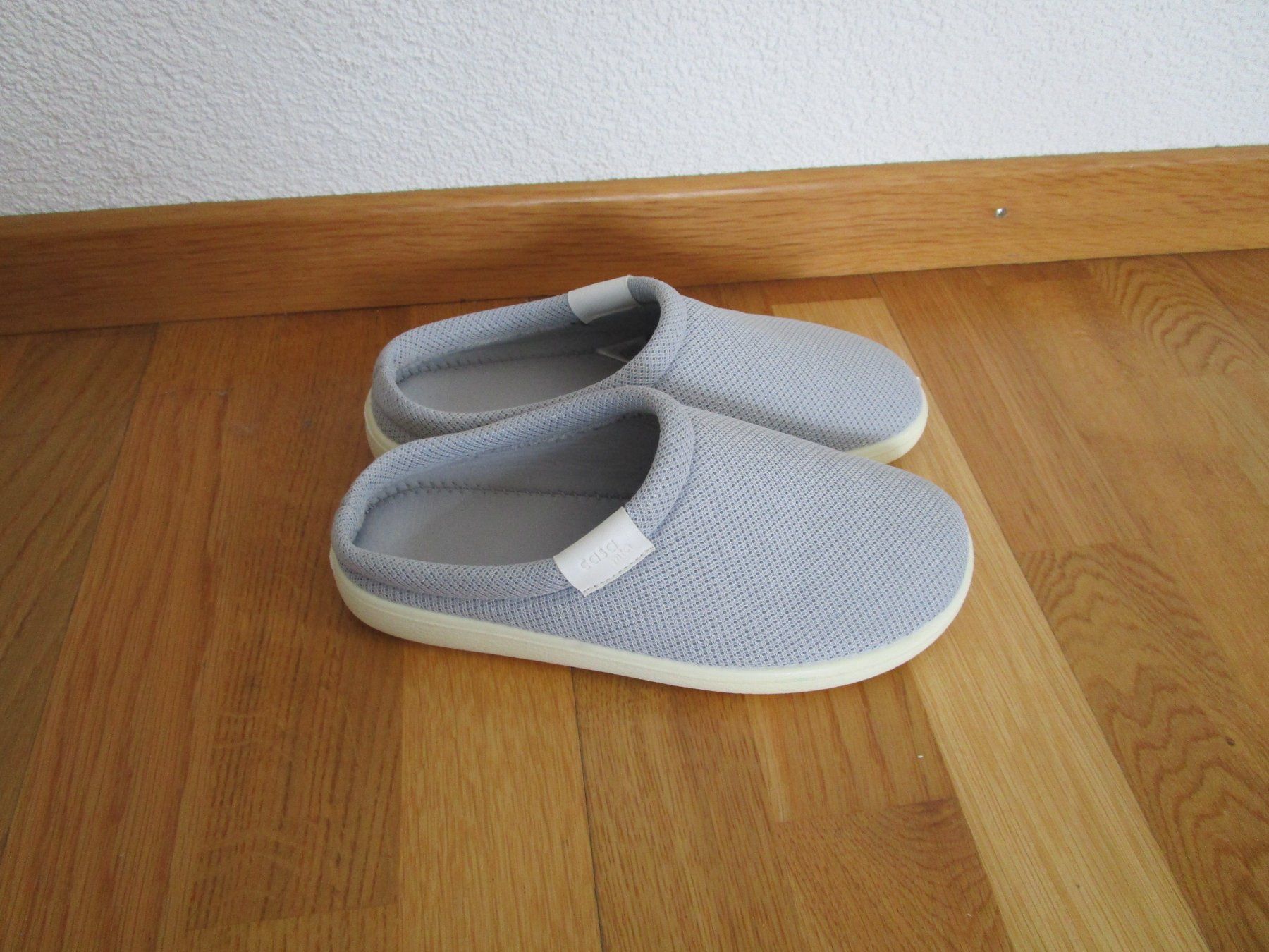 Scarpe da donna: Hausschuhe hellgrau – Usato da Langenthal venduto da majarose 1