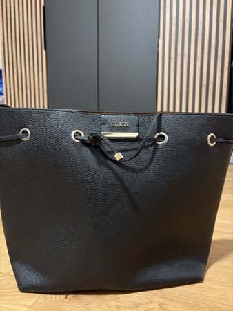Guess Tasche schwarz