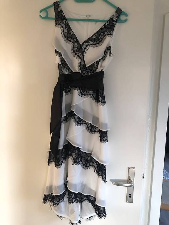 Vestiti: Originelles Cocktailkleid mit schwarzer Spitze – Usato da Herzogenbuchsee venduto da Crispy74