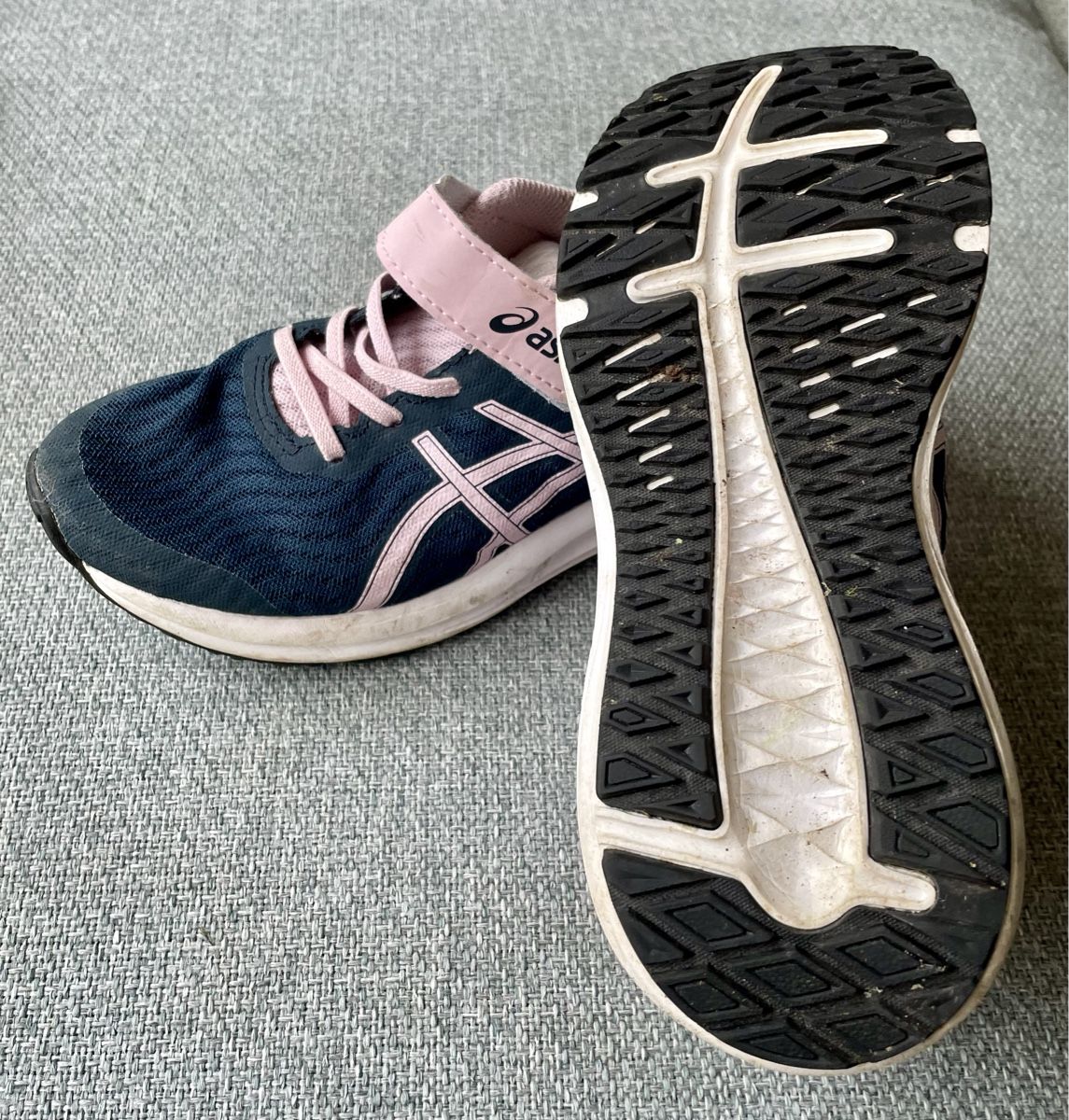 Asics Schuhe für Mädchen: Asics Turnschuhe Gr. 35 – Gebraucht aus Dinhard von Zoar7 2