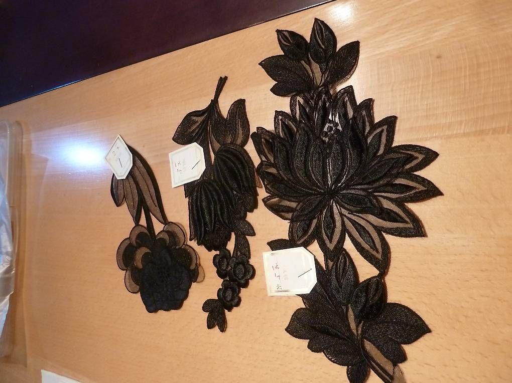 Nastri decorativi: 3 verschiedene Spitzen Ornamente in schwarz – Nuovo (secondo la descrizione) da Ueken venduto da dale02 1