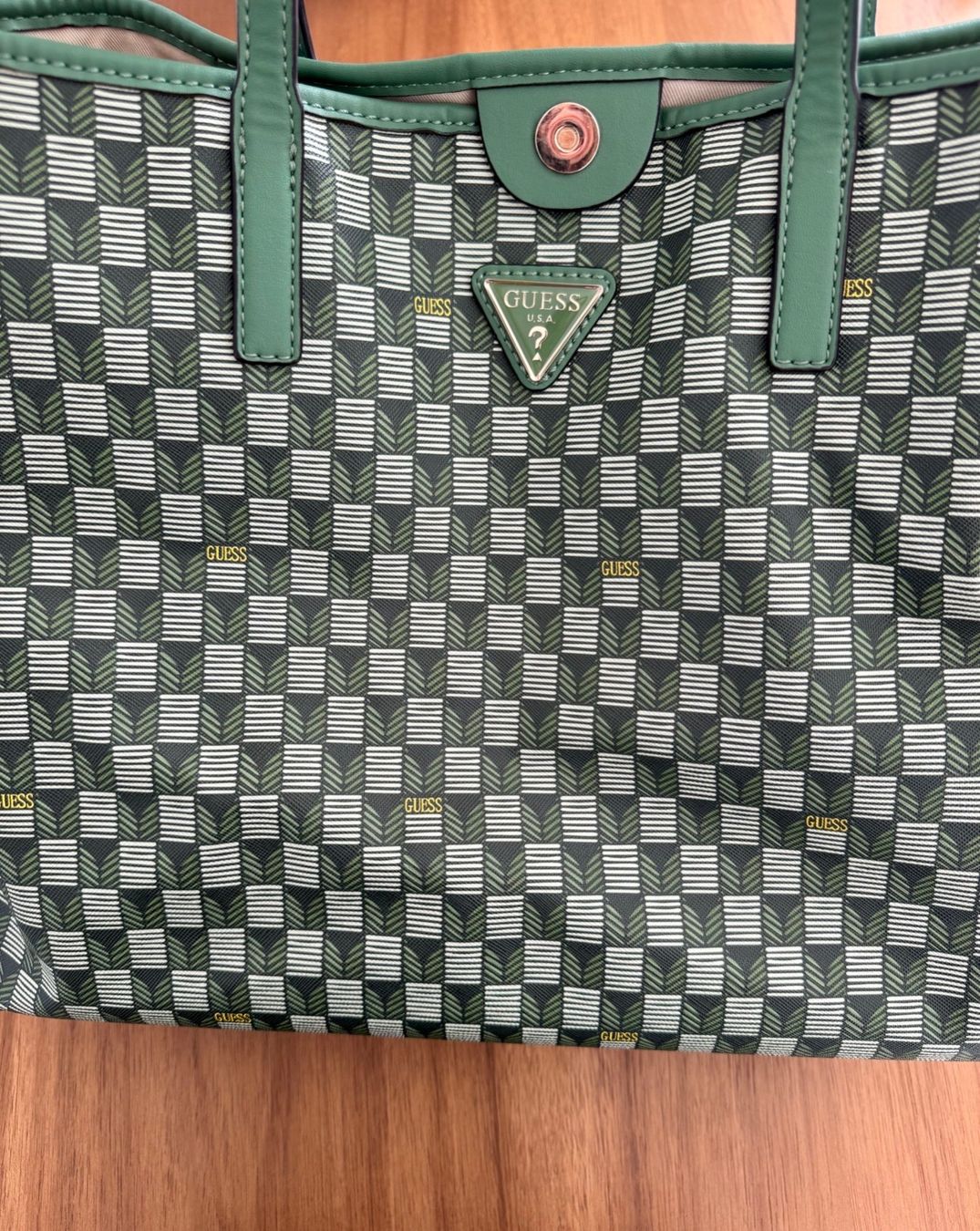 Guess Sacs femmes: Guess Shopper grün – D'occasion à Zürich par lea_s_97 1