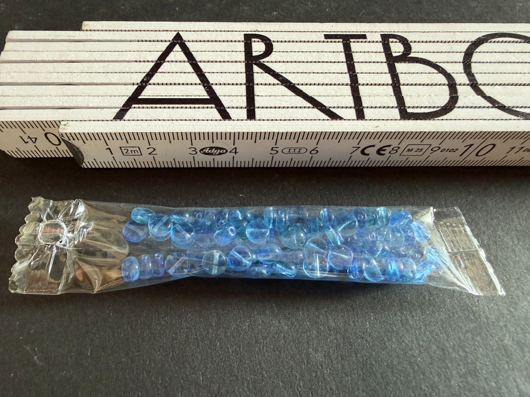 Perle (finte): Uranglas Perlen 5 x 2 mm mit Loch, 1 Pack mit ca. 75 Perlen – Usato da Lützelflüh-Goldb venduto da Elementis 2