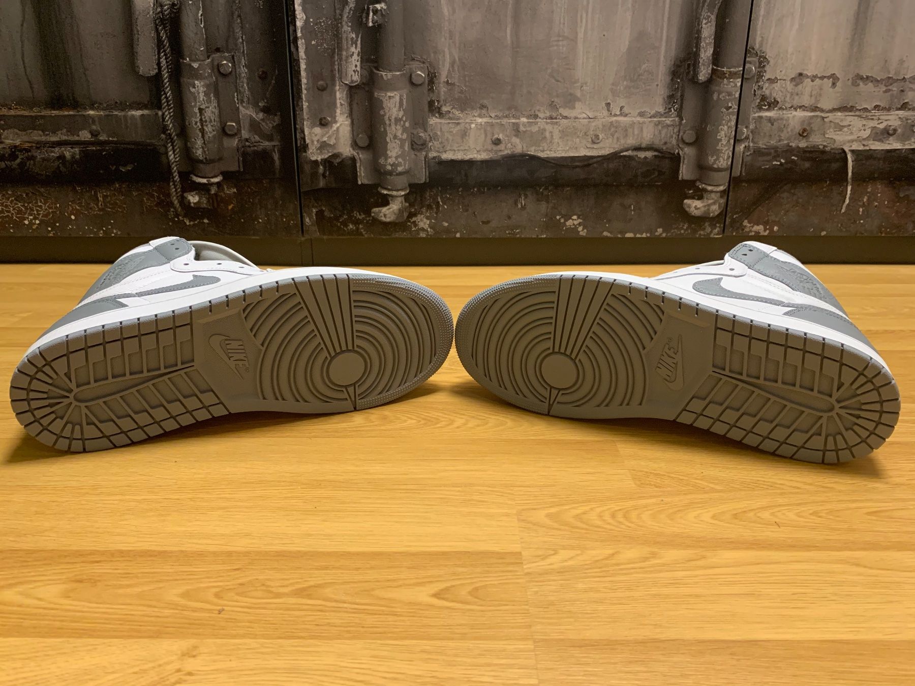 Jordan Scarpe da uomo: Air Jordan 1 – Nuovo (secondo la descrizione) da Wettingen venduto da Airjordan 2