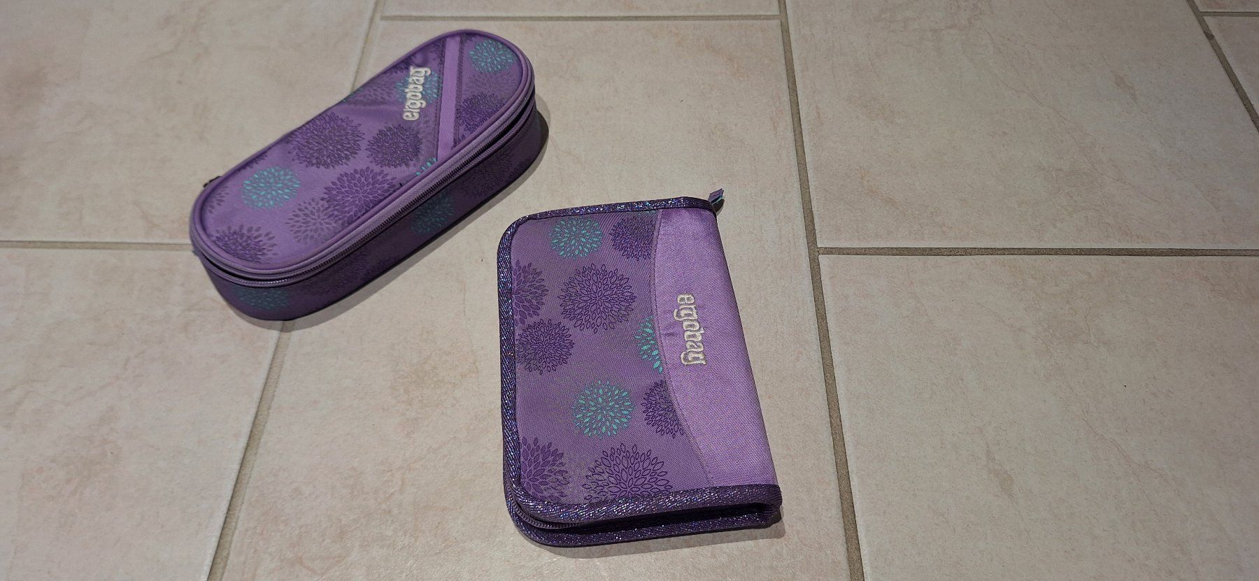 Ergobag Borse & Zaini: Ergobag Cubo Galaxy Glow - SchlittenzauBär 5-Teilig – Usato da Widen venduto da Cariff 5