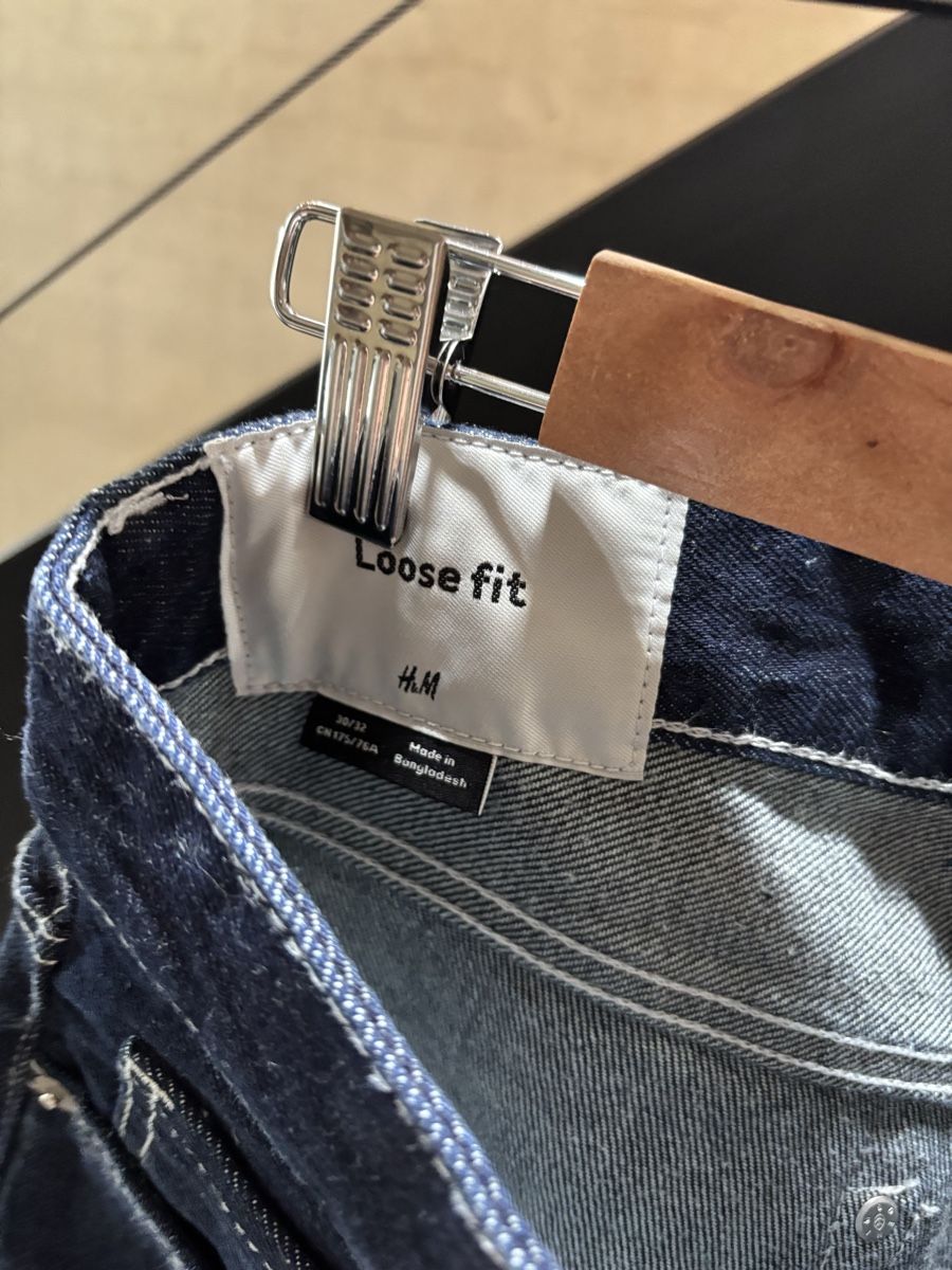 H&M Jeans: Loose Fit Dark Jeans – Nuovo (secondo la descrizione) da La Chaux-de-Fonds venduto da joa_jk5g 2