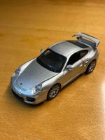Modell Auto Porsche 911 GT2 silber Bburago