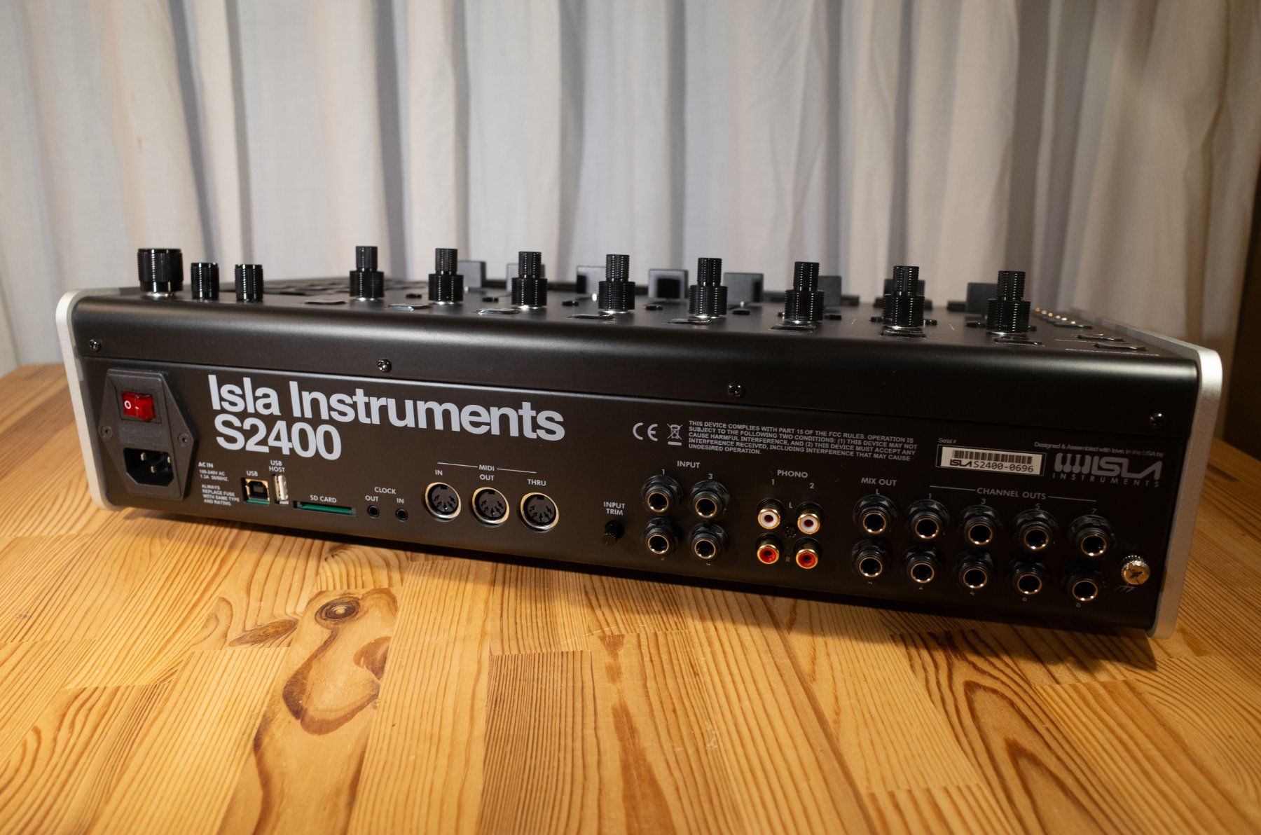 Musikinstrumente: Isla Instruments S2400 – Neu (gemäss Beschreibung) aus Wädenswil von SO2 3