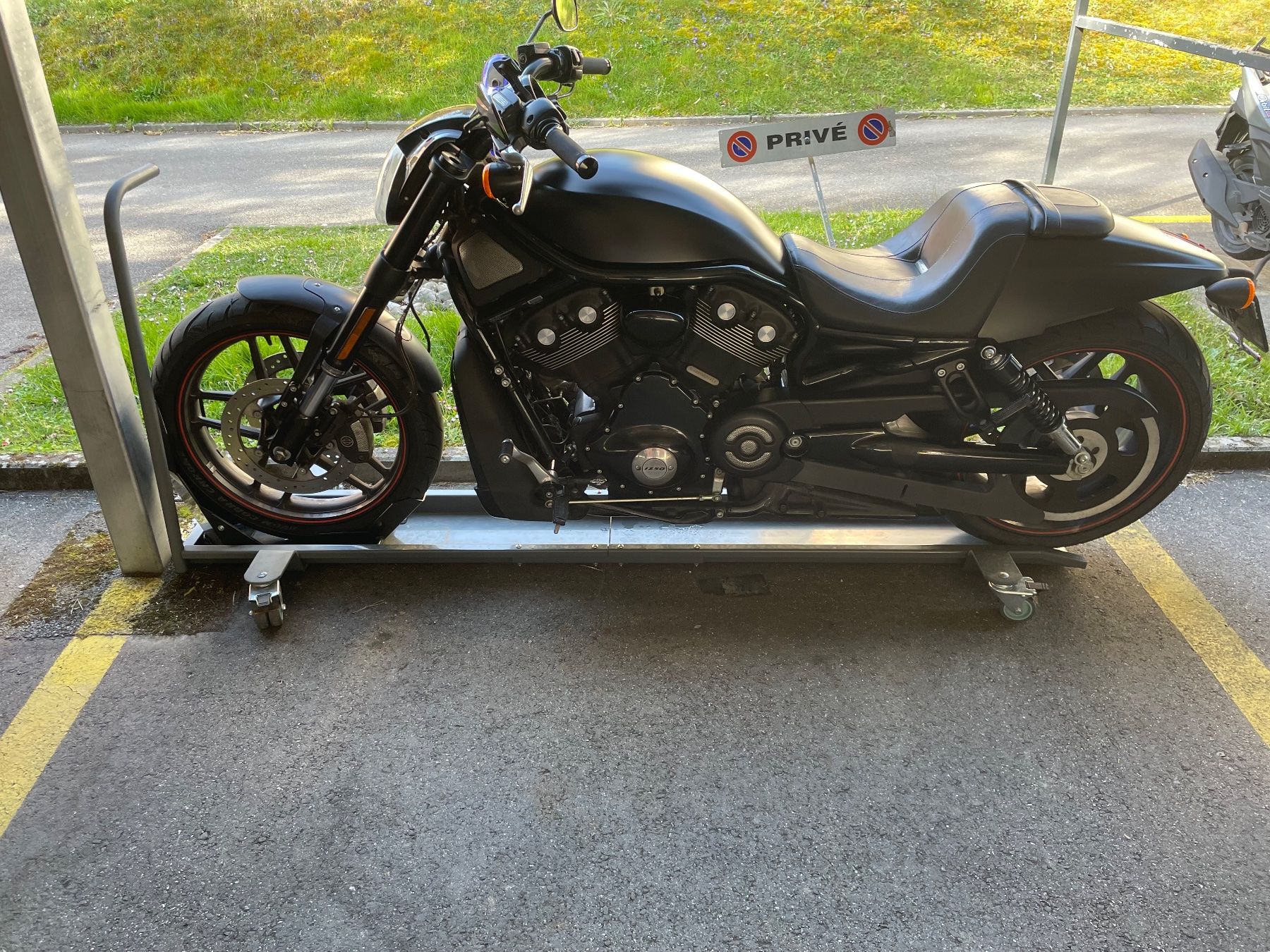 Harley-Davidson Chopper: Harley Davidson V-Rod – Usato da Penthalaz venduto da Rohiki 2