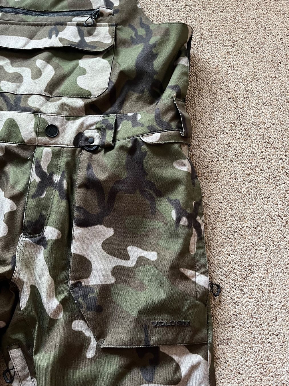 Volcom Pantaloni: Volcom Roan Bib Overall Camo – Usato da Wetzikon ZH venduto da MW.S 3