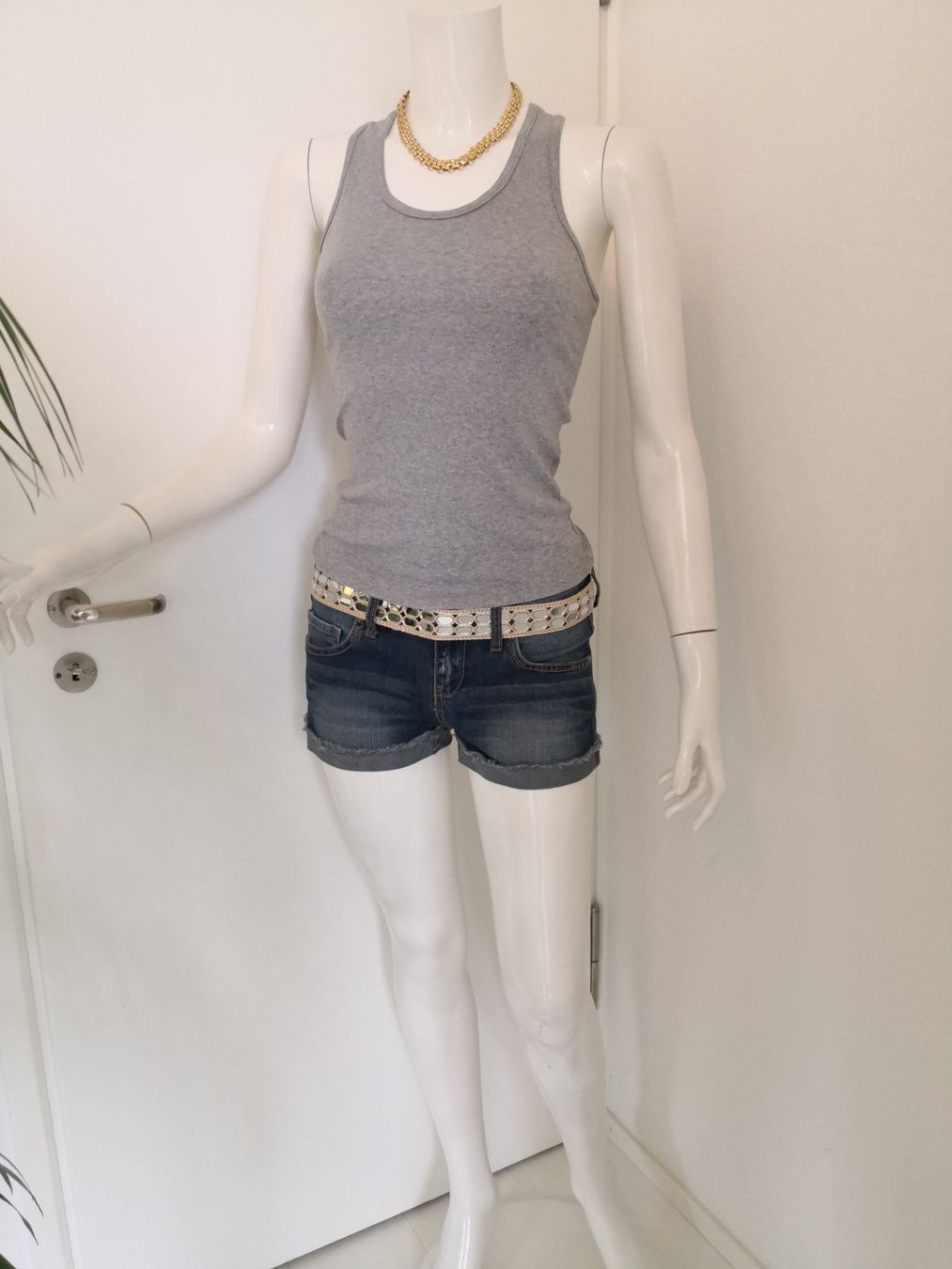 Mango Top: 🤩MANGO TANK-TOP GRAU – Usato da Olten venduto da Naja-Twins-Twins 3