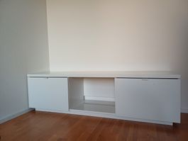 Ikea  BYÅS TV-Bank, Hochglanz weiss