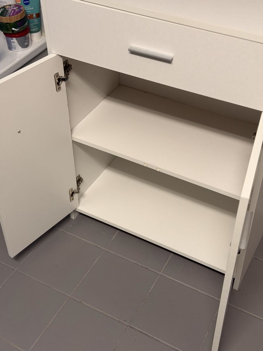 Cassettiere: Möbel weiss Schublade und Türen – Usato da Zürich venduto da Gadgets2020 2