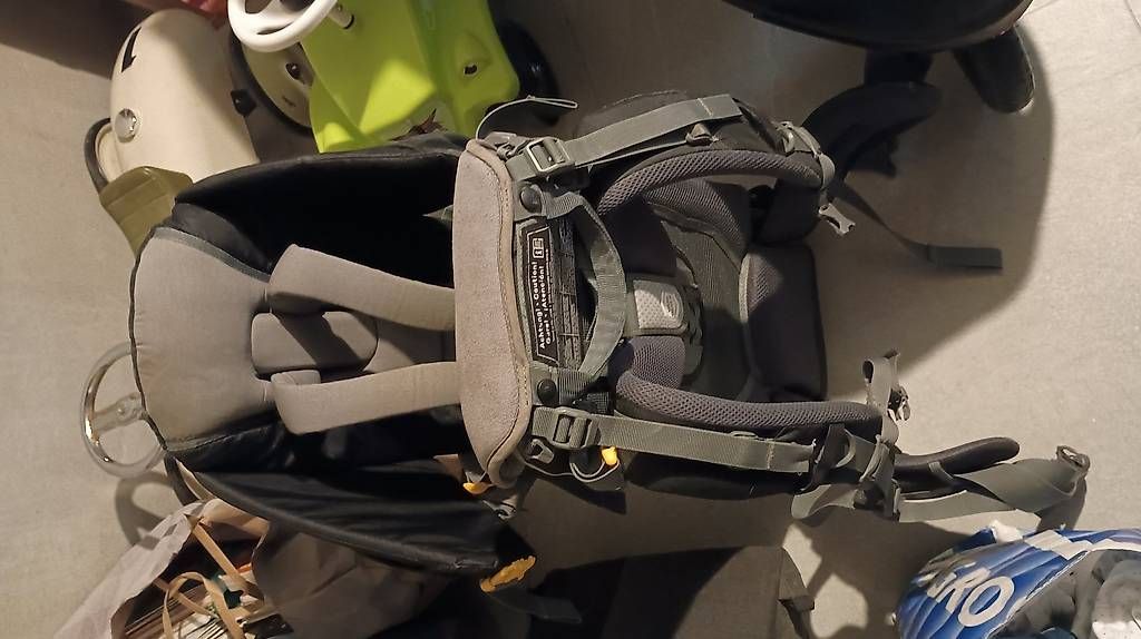Poussette: A donner, poussette, siège auto, sac a dos, etc – D'occasion à Porsel par mat_dch9 2