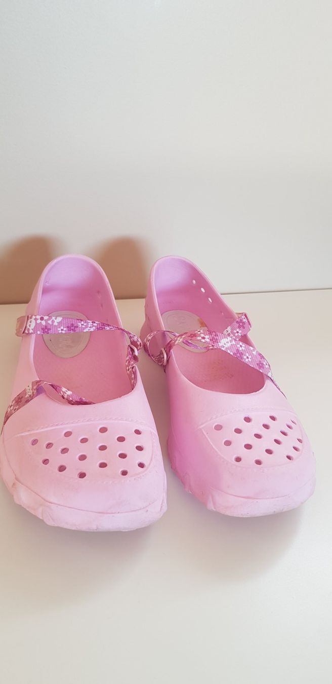 Scarpe per ragazze: Badeschuhe rosa, Gr. 35 – Usato da Dietikon venduto da grafad
