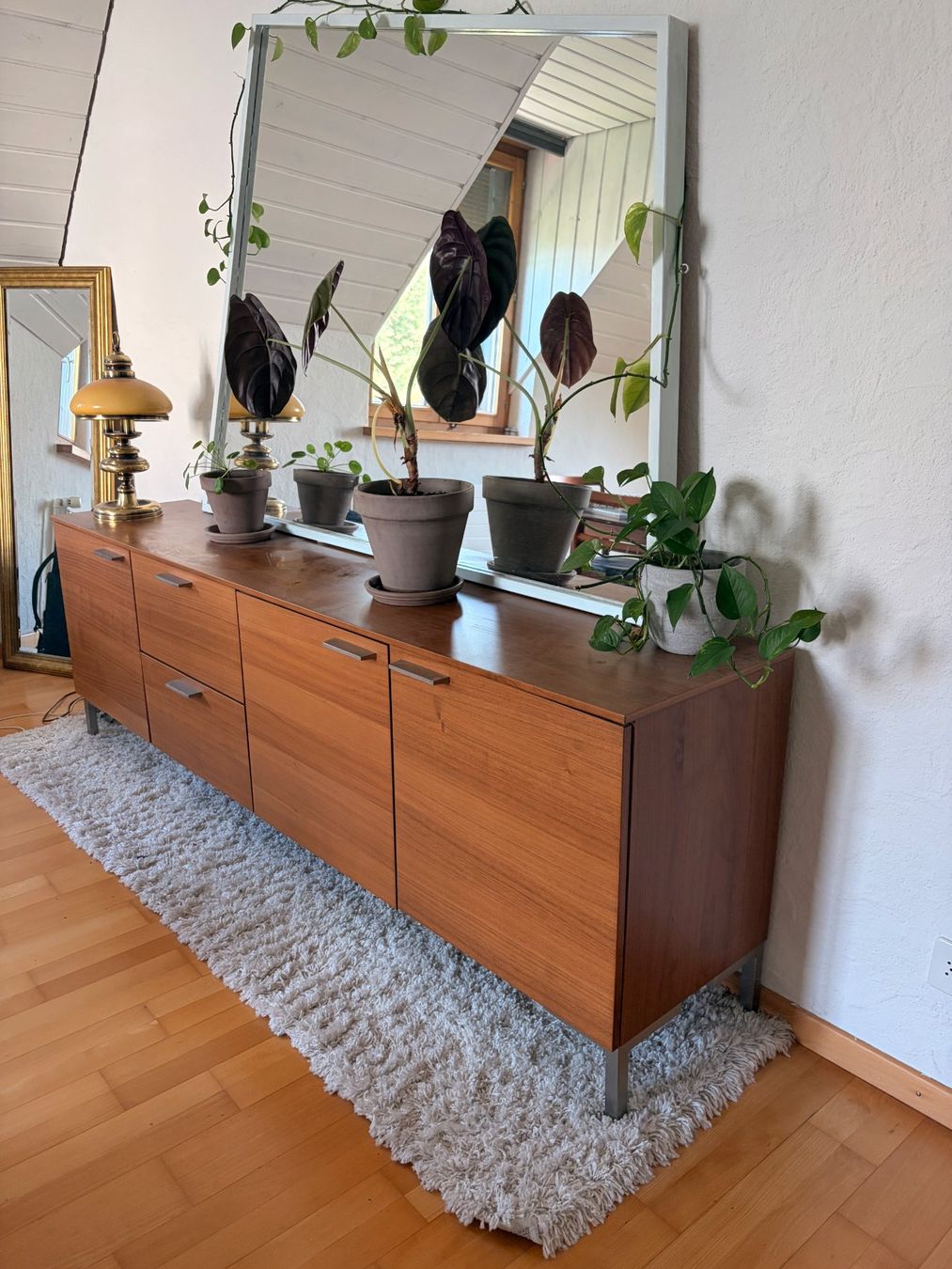 Cassettiere: Grosszügiges Sideboard in warmer Holzoptik – Usato da Rüschlikon venduto da MinTruc