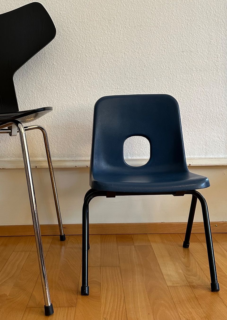 Stühle: Robin Day Kinderstuhl Polyprop - das Original von Hille – Gebraucht aus Winterthur von gutDingmint 1