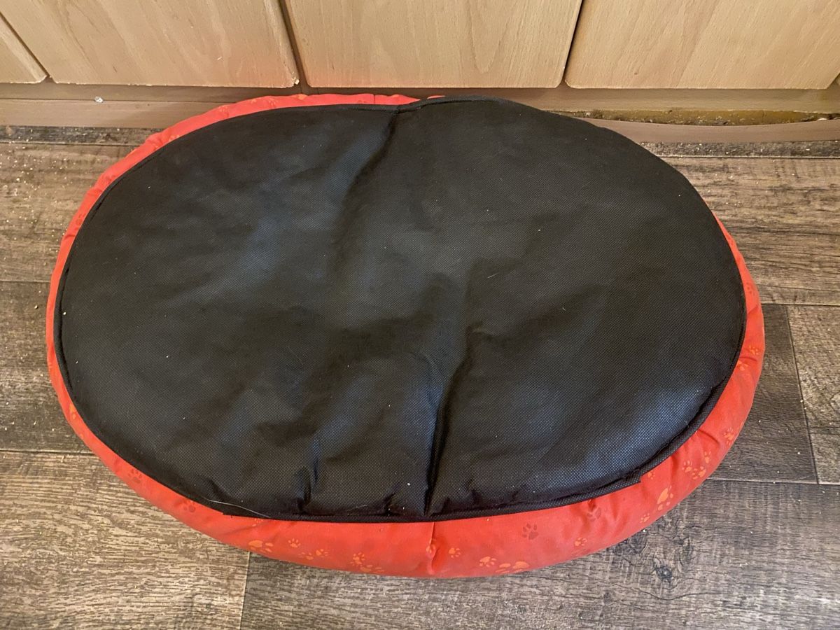 Cucce & Letti: rotes Hunde/Katzenbett 62x44x13cm – Usato da Seewen SZ venduto da shaky01 2