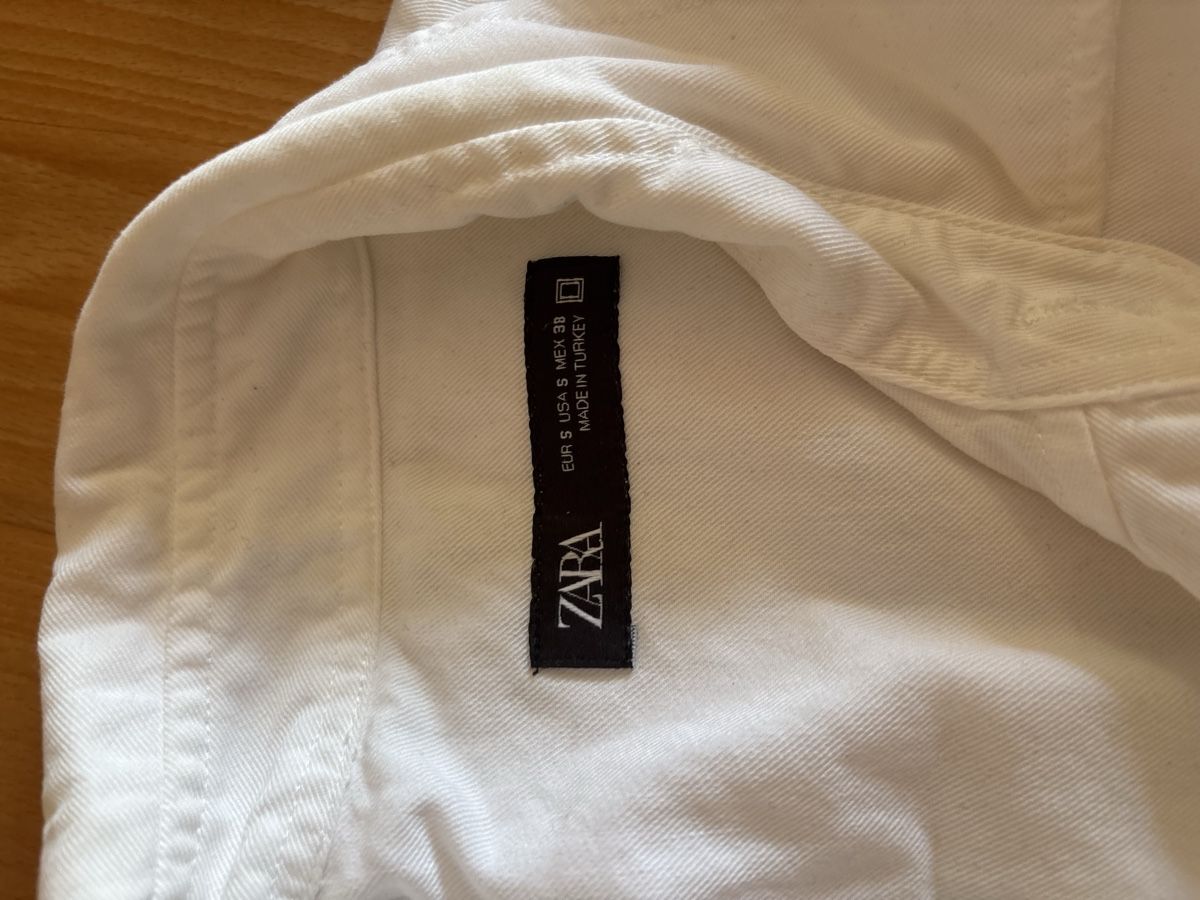 Chemises: ZARA White Shirt Size S – D'occasion à Chexbres par doe_xns6 1