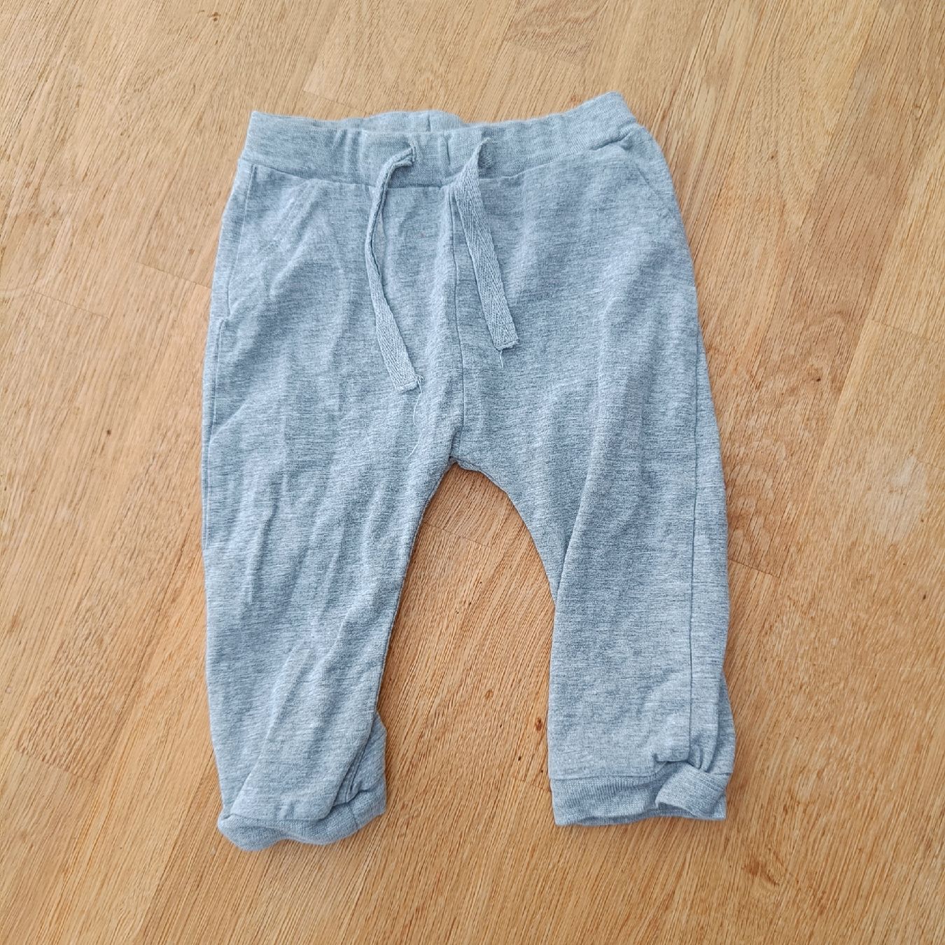 Pantalons: Trainerhose Grösse 68 – D'occasion à Jaberg par urig17.