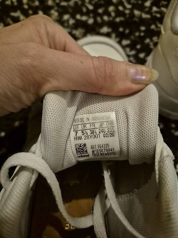 Damenschuhe: Adidas sneaker weiss – Gebraucht aus Teufen AR von jelenajk 3