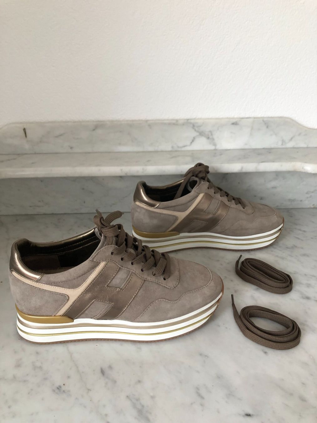 Hogan Damenschuhe: Hogan Sneaker Beige Gr. 39.5 Neuwertig – Gebraucht aus Samstagern von TAAF 2