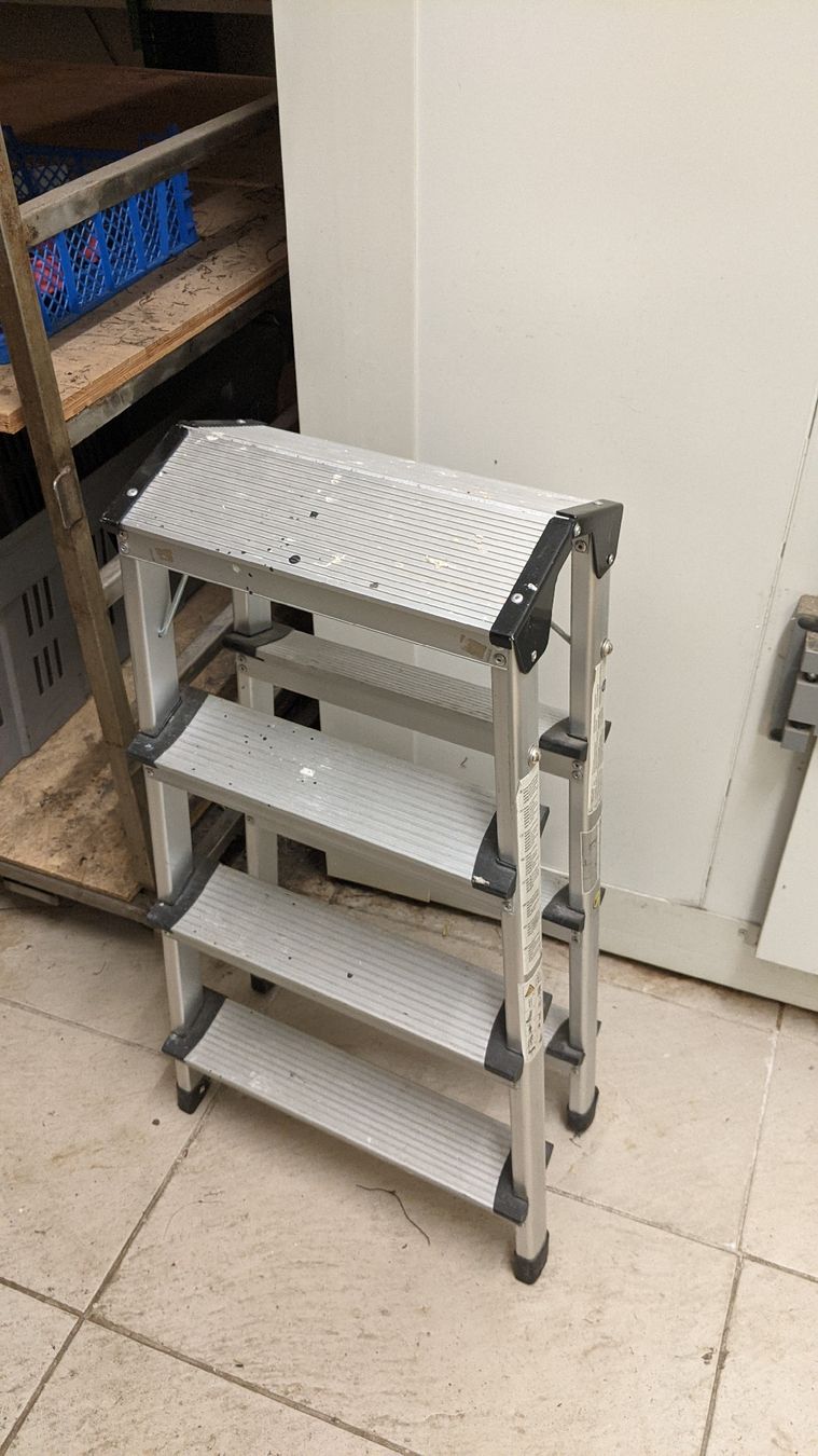 Scale: Bockleiter Alu, 4 Stufen max 150kg – Usato da Rüti ZH venduto da kunstreich_8630 1