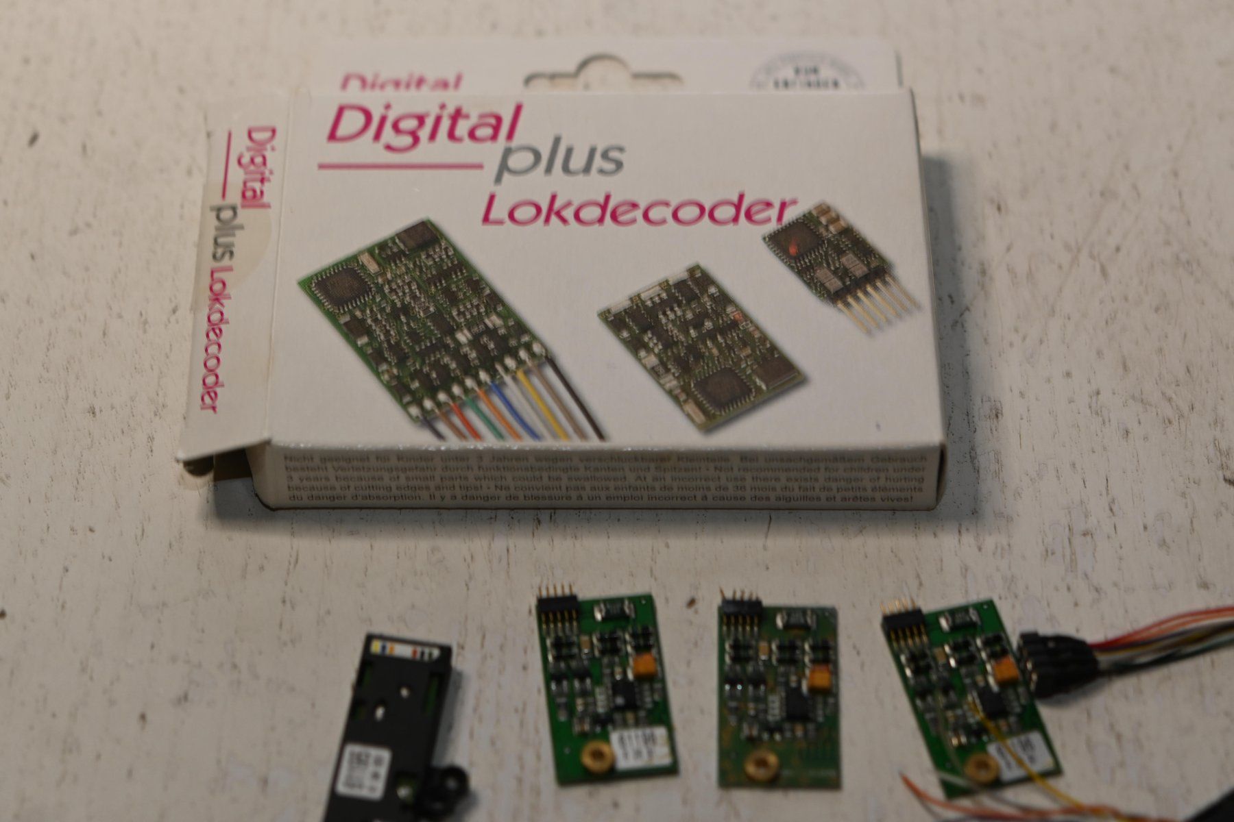 Modelleisenbahnen: Digital Plus Lokdecoder usw. mit OVP – Gebraucht aus Laupen ZH von Zmoewe 4