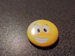 Button Smily gelb, lachend