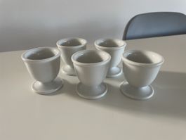 5 schöne weiße Eierbecher