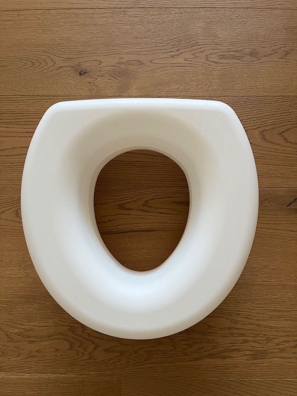 WC: WC-Aufsatz/ -Sitzerhöher – Neu und originalverpackt aus Balgach von Olieto