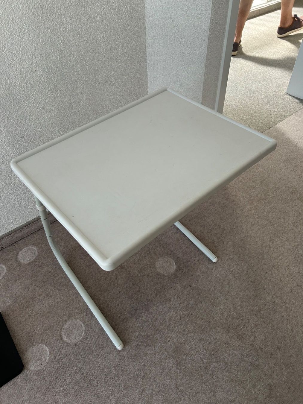 Tables: Beistelltisch klappbar weiss – D'occasion à Schwyz par lookatit