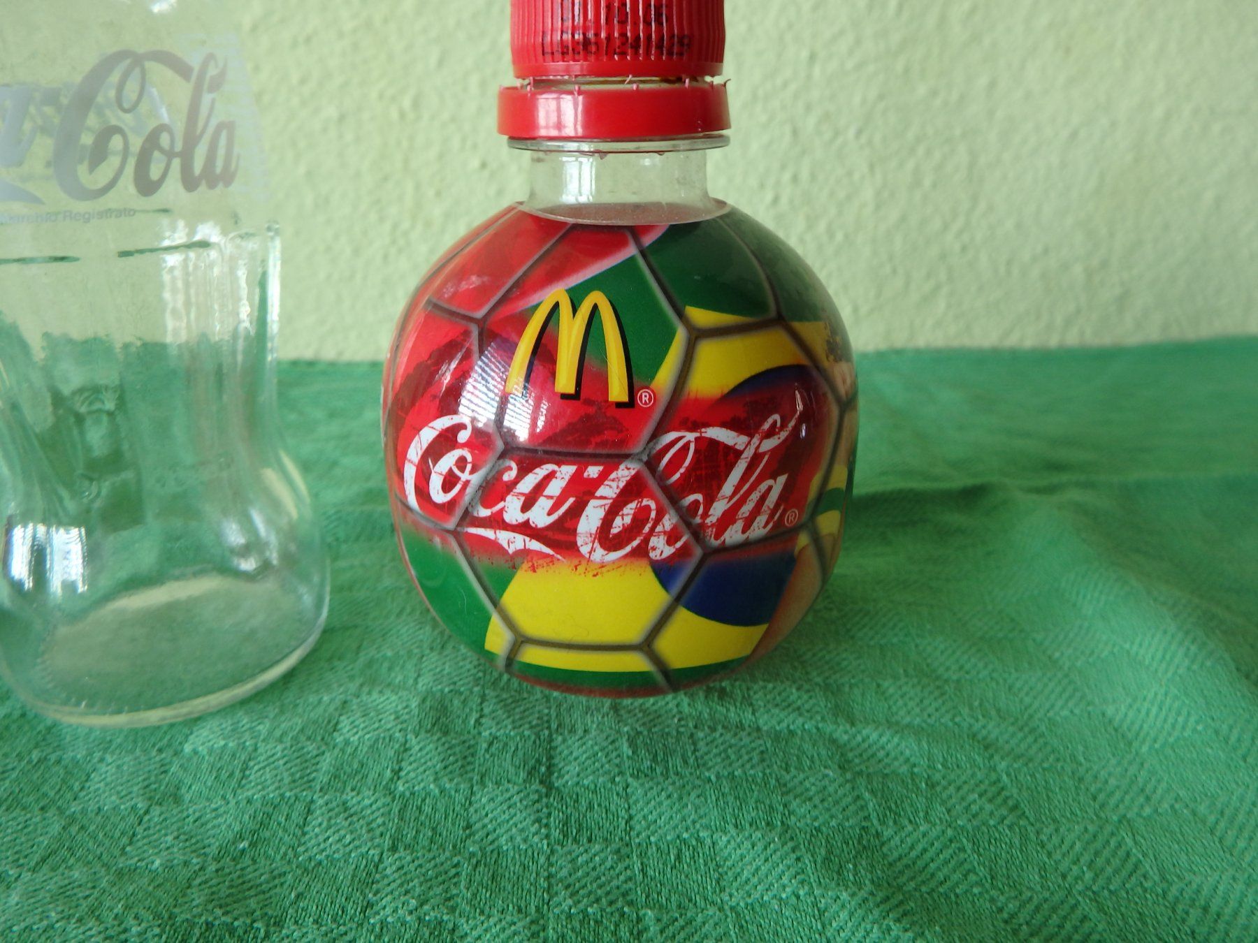 Altro in Stoviglie & Bicchieri: 2 Coca Cola Sonderflaschen – Usato da Obergerlafingen venduto da Nurschi2011 1