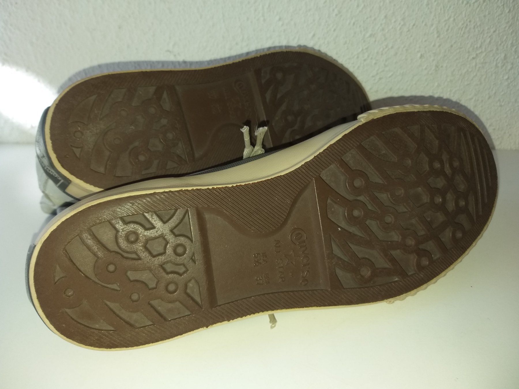 Converse Scarpe da donna: CONVERSE  Chaussures / Schuhe  Pointure / Nummer 37 – Usato da Cossonay-ville venduto da Super-Price-Quality 5
