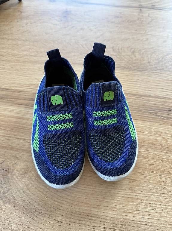 Chaussures garçon: Schuhen grösse 25  – D'occasion à Schmiedrued par Rahel_07