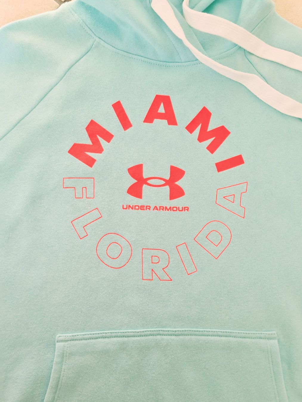 Under Armour Maglioni & Felpe: Sweat à capuche Under Armour taille M – Usato da le landeron venduto da canette 1