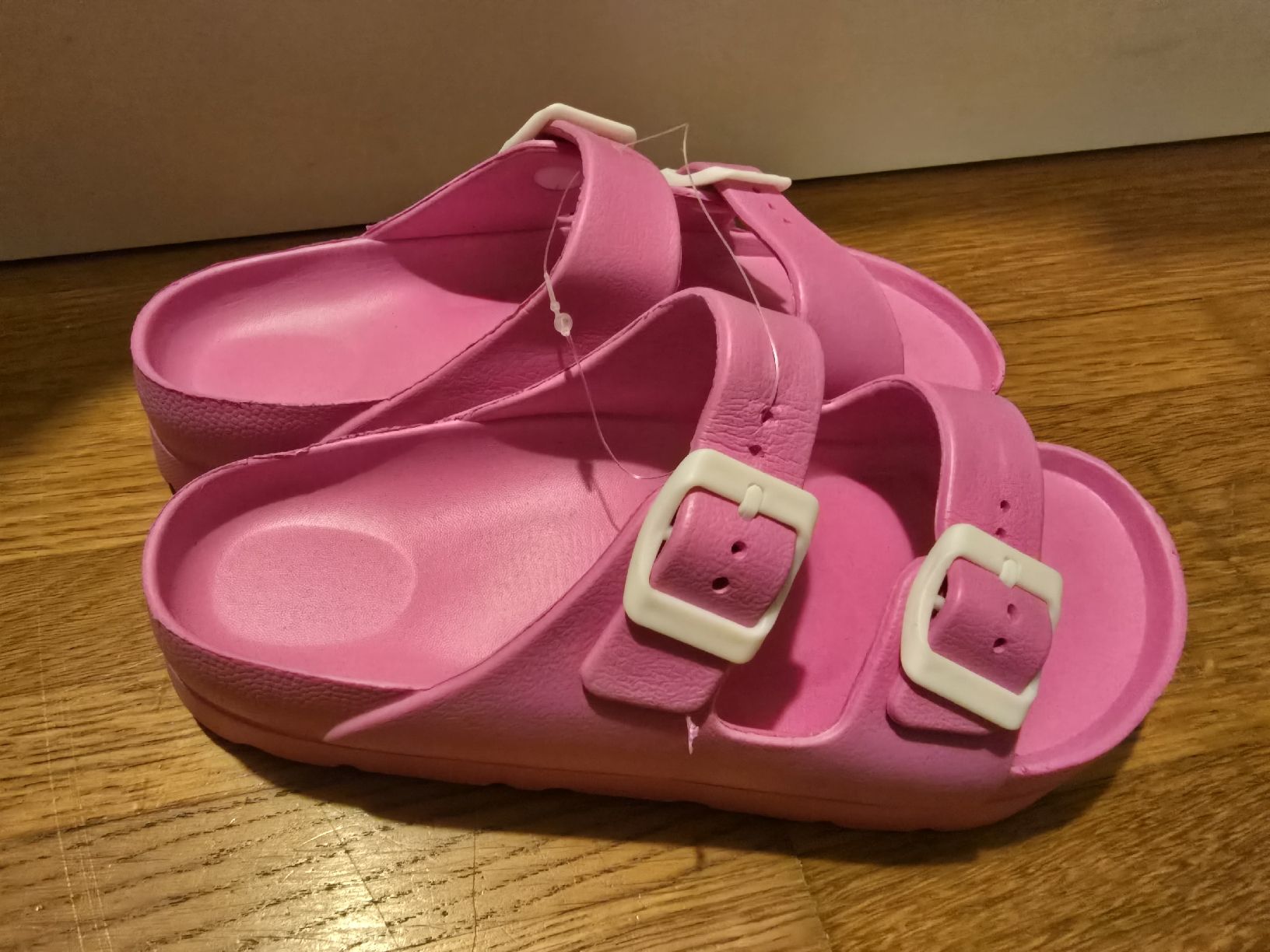 Scarpe per ragazze: NEUE pinke Badeschuhe, Gr. 37 – Nuovo e nell'imballaggio originale da Lommiswil venduto da PositiveVibe 1