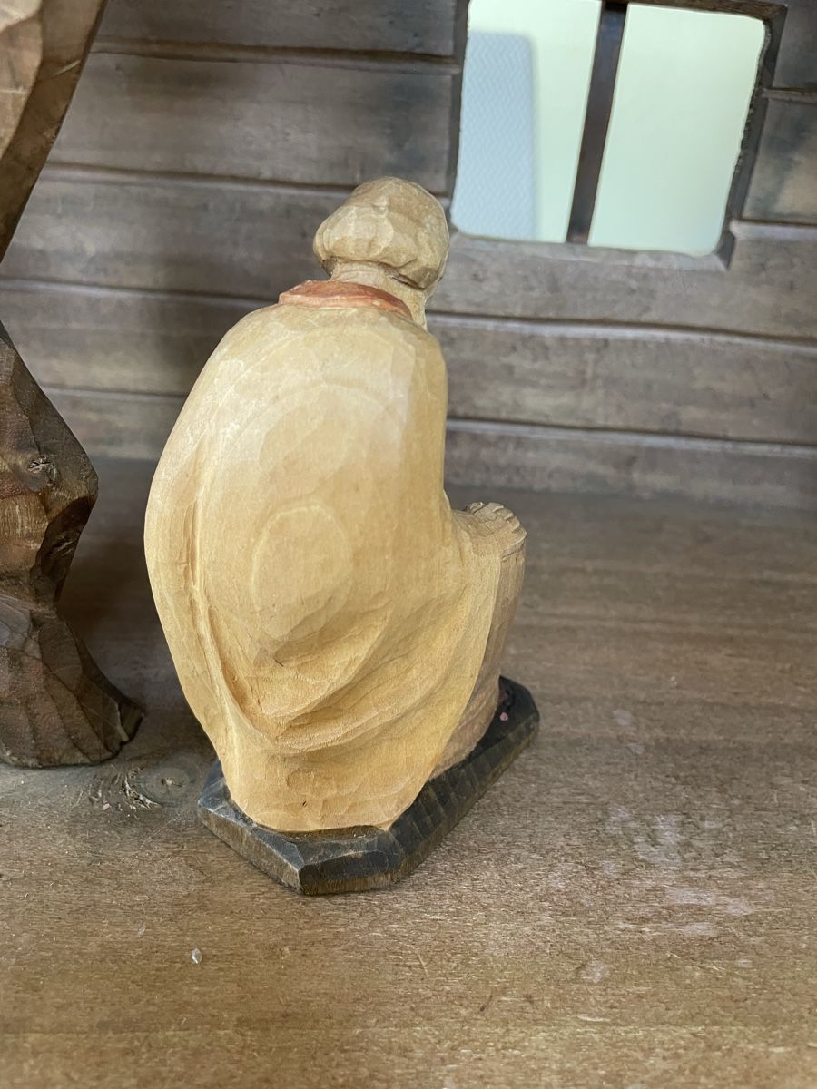 Statuette: König kniend E.Thomann Brienz – Usato da Flawil venduto da Naphtali 2