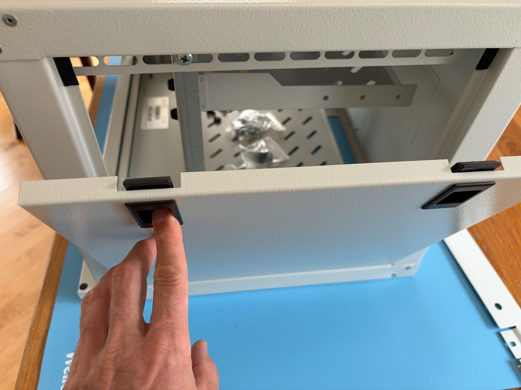 Racks & Ständer: Digitus 7HE Dynamic Basic Serverschrank – Gebraucht aus Zürich von lfranck 3