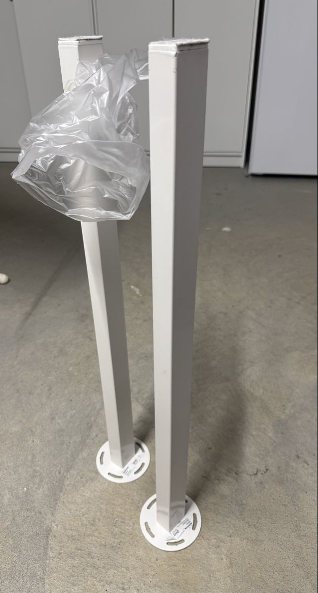 Ikea Altri mobili: IKEA GODVIN Tischbein weiss 2Stk. – Usato da Bern venduto da Zalana