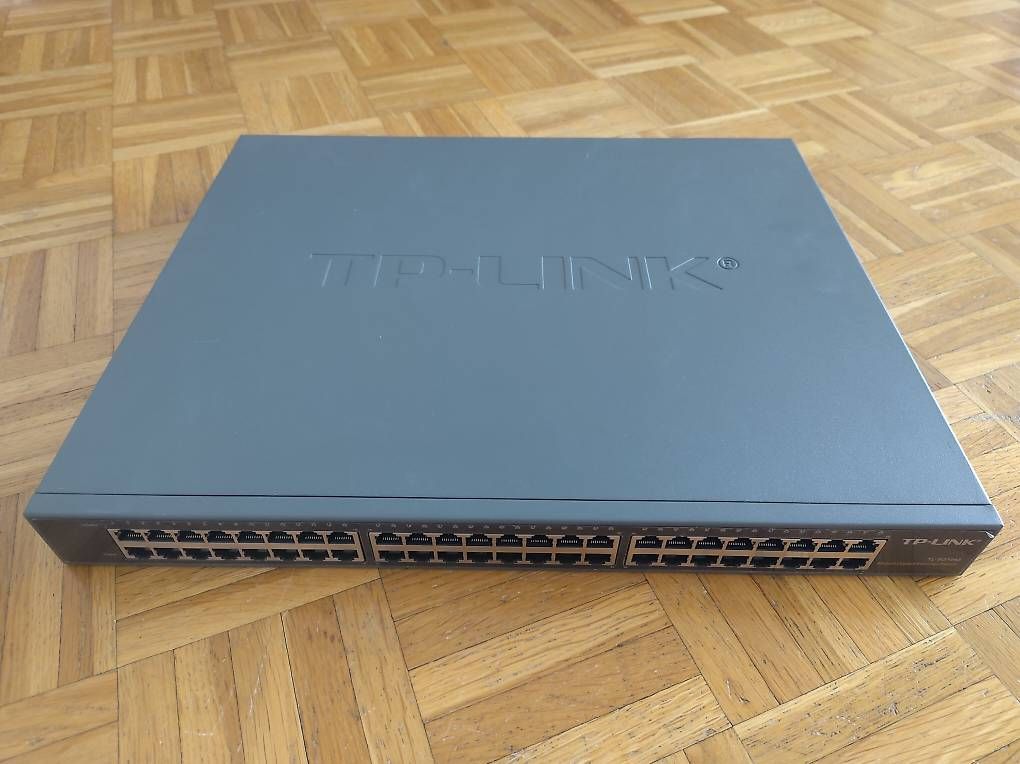 TP-Link Hubs & Switches: 48 Port Gigabit Switch - TP-Link TL-SG1048 – Gebraucht aus Wohlen AG von gnabbr