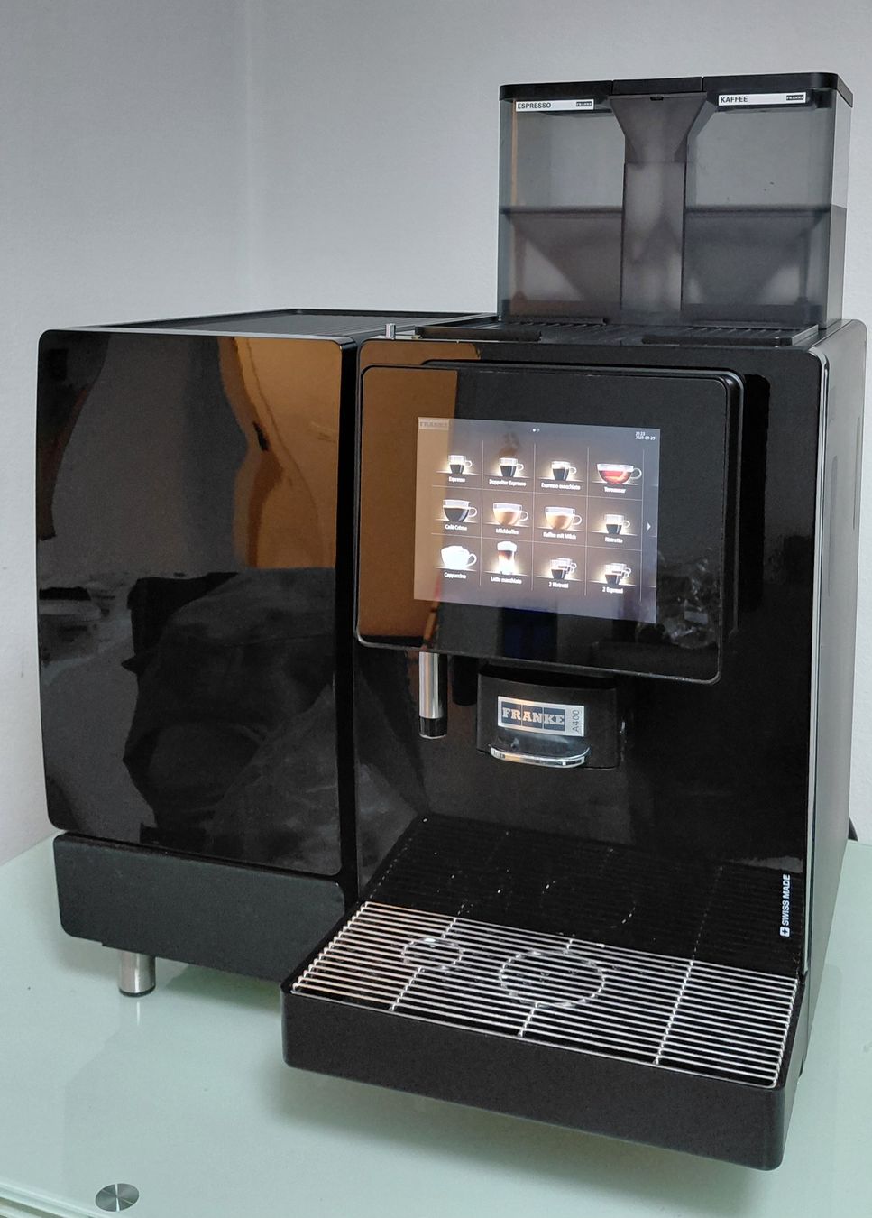 Elegantes Kaffeemaschine Furs Auto Ebenbild