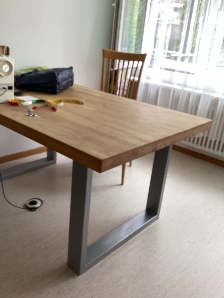 Tavoli: Esstisch Arbeitstisch massiv echt Holz – Usato da Stäfa venduto da Aesch