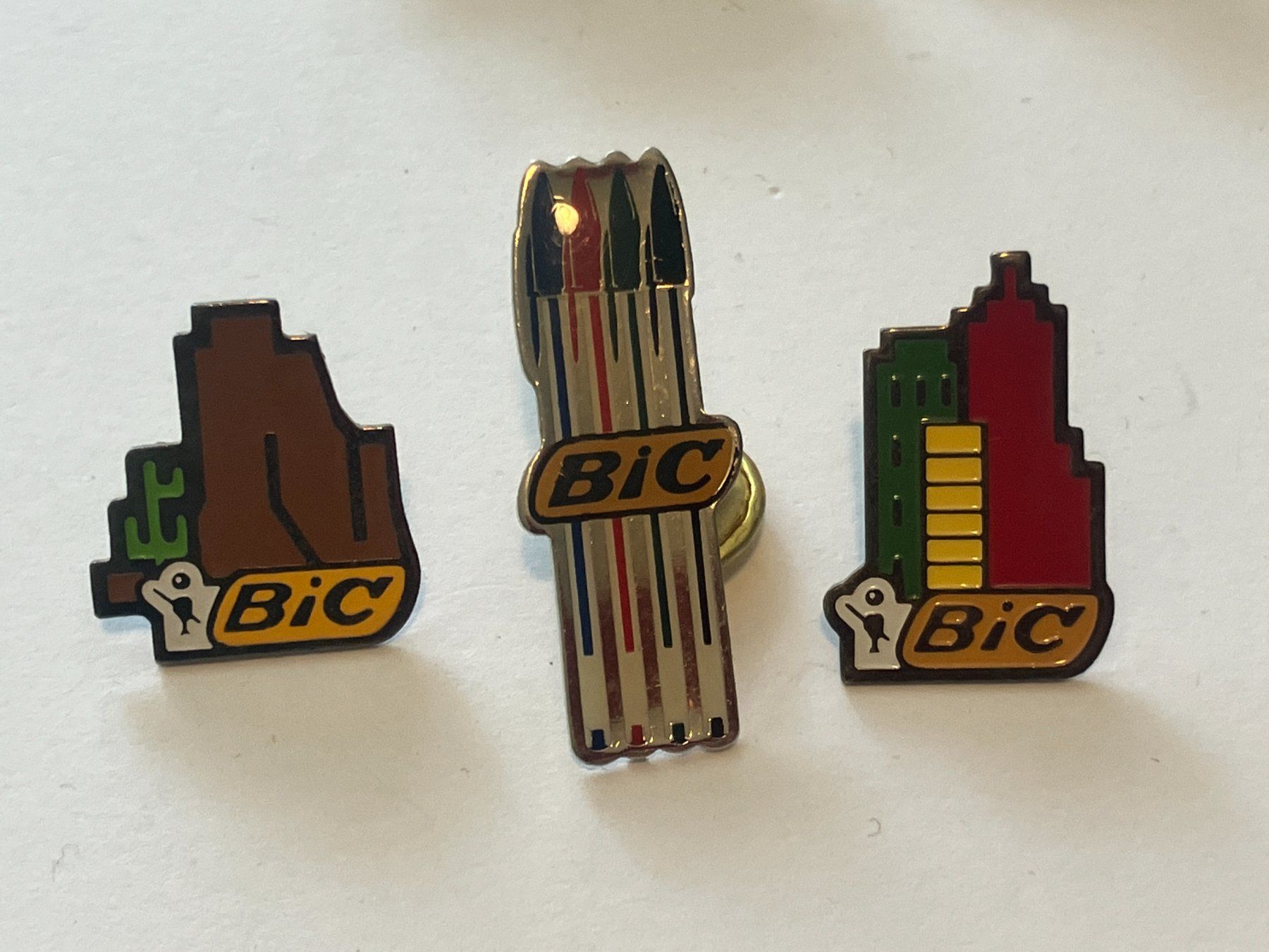 Placchette & Badge: 3 Pin BIC Schreibstifte – Usato da Basel venduto da djwwpp